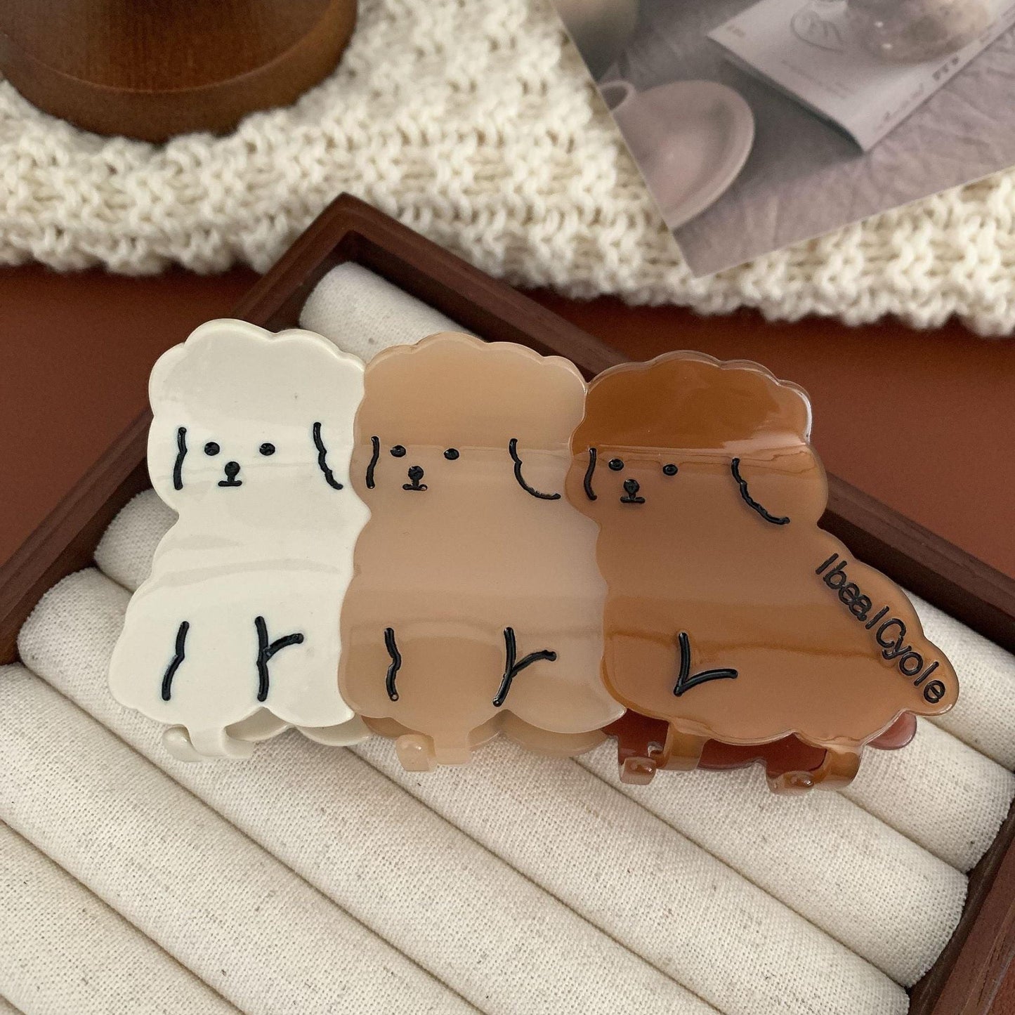 Set of cartoon dog hair claw clips, white to brown gradient faces