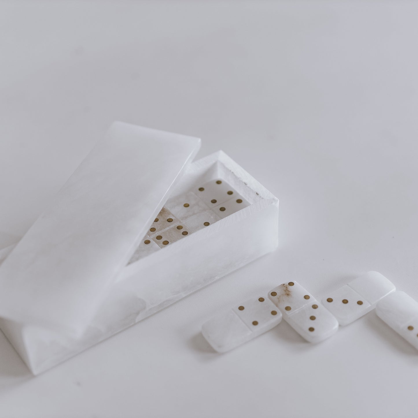 Alabaster Dominoes Game
