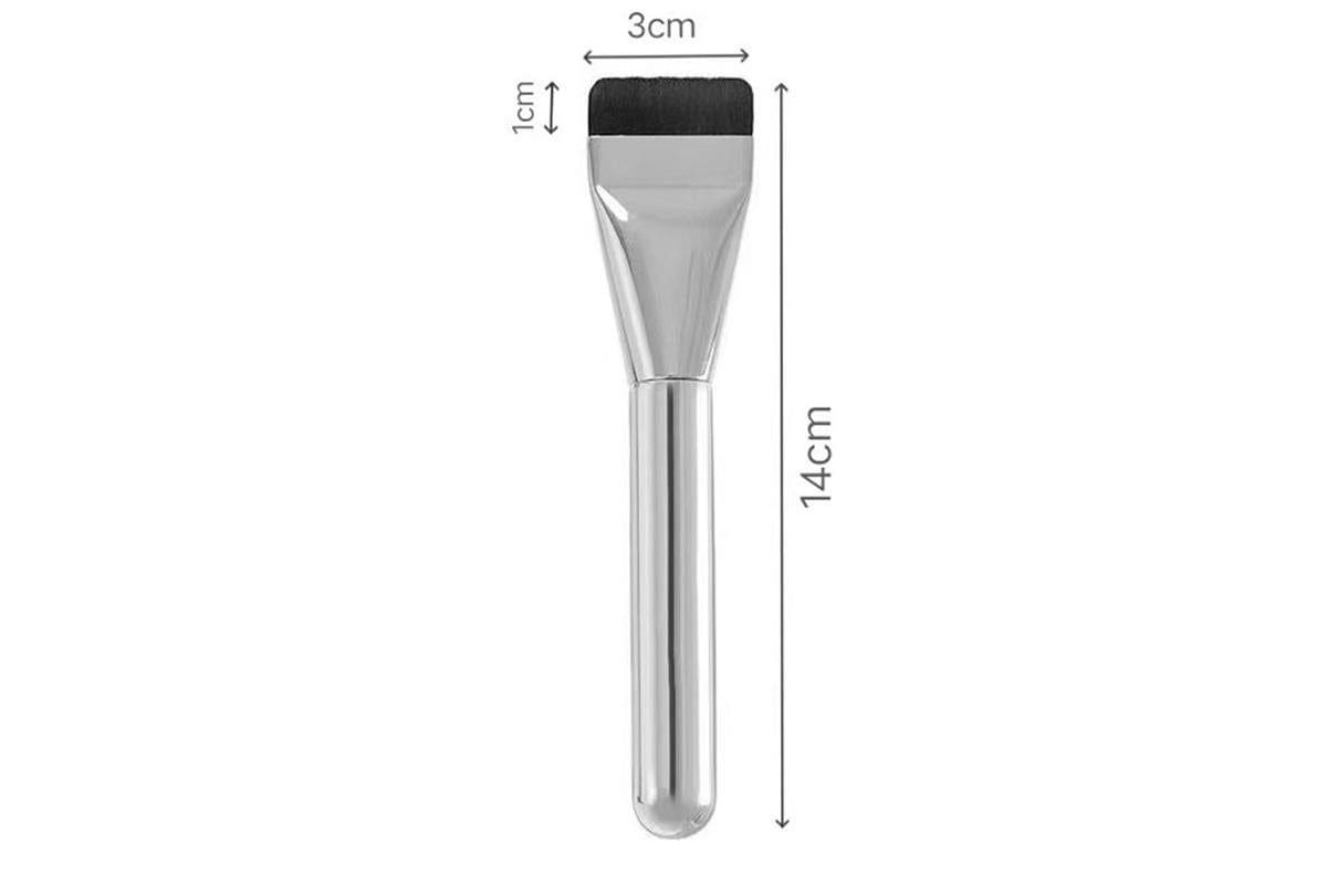 Flat foundation brush 14cm, straight flat head with black bristles on silver handle