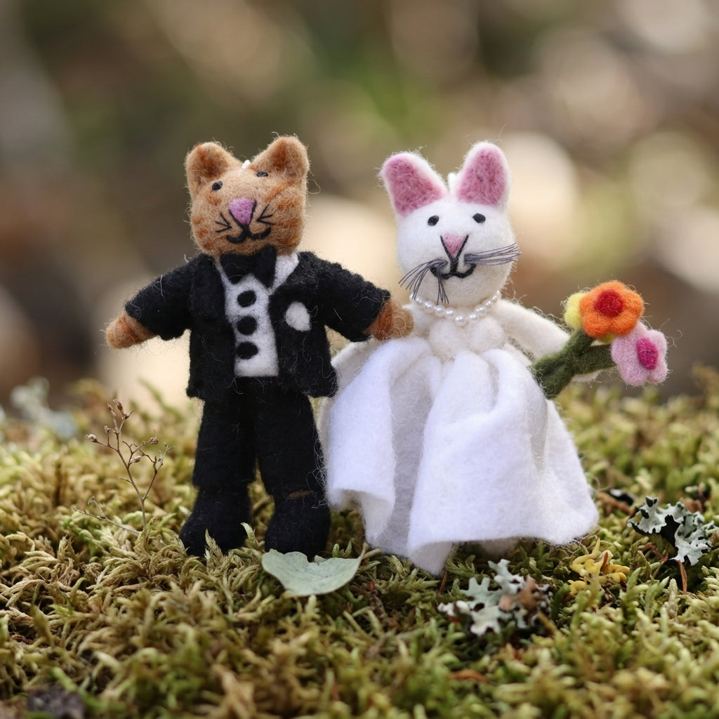 Handmade Wool Felt Wedding Cat Couple Ornament