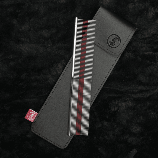 23 cm hair comb with red stripe in black foldover pouch