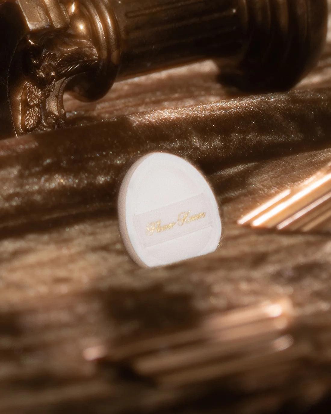 Mini powder puff, round white sponge with gold FlowerKnows logo patch