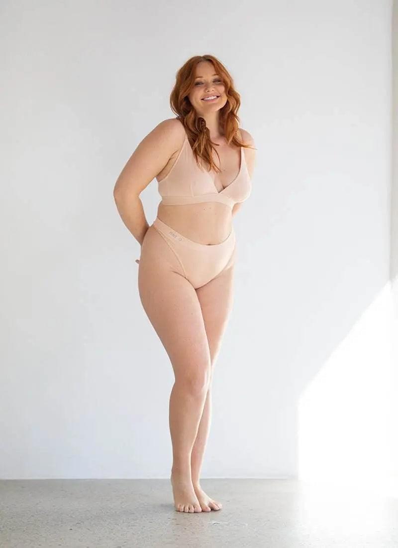 Bone cheeky g-string lingerie with V-front and high-cut sides