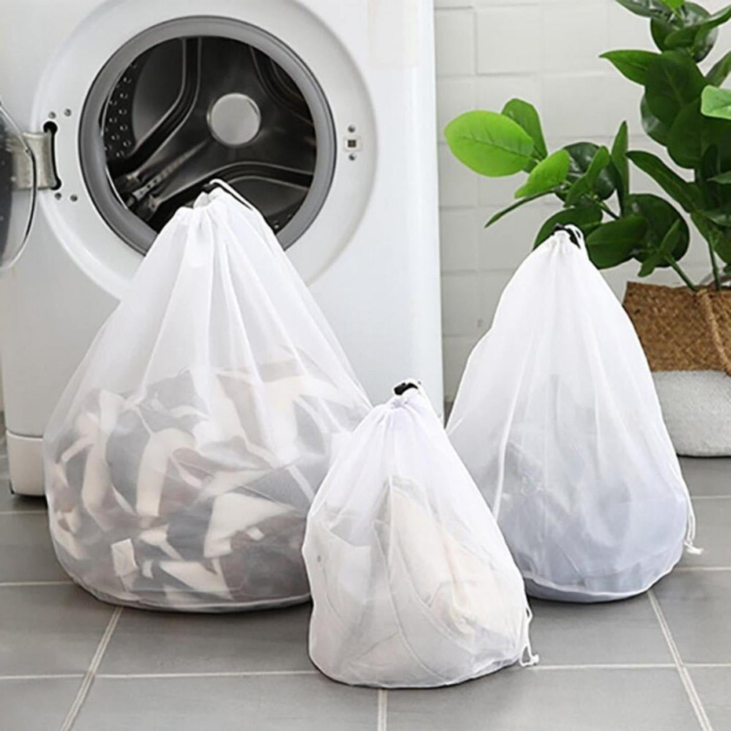 1 Pack Large Laundry Bags,Heavy Duty Diamond Mesh Laundry Bags with Drawstring Closure, Large Laundry Hamper Liner, Washable Laundry Essentials for Travel, Sports, Dorms,White (19.6in) 23.6in