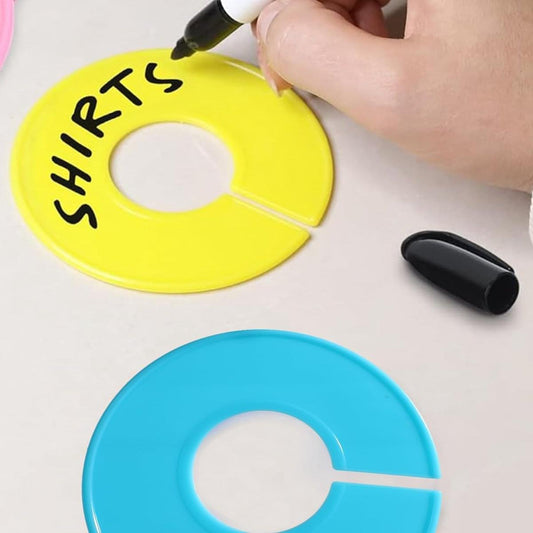 Hanging clothes size divider ring in yellow and blue, circular opening with slot