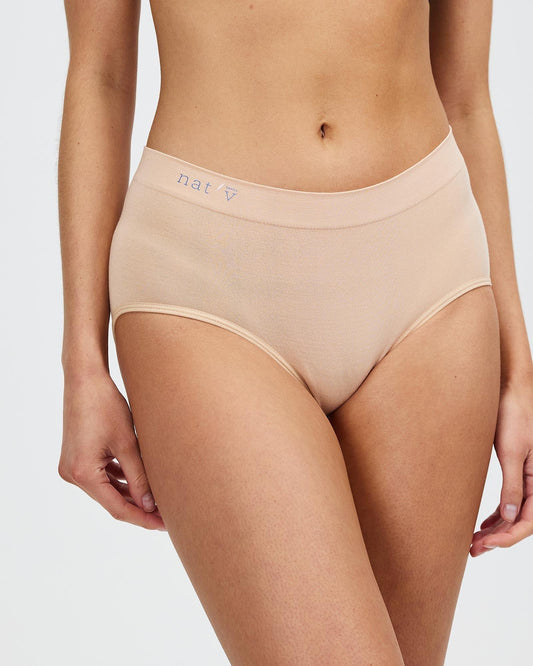 Women’s classic brief in bone, high-rise waistband and smooth stretch fabric