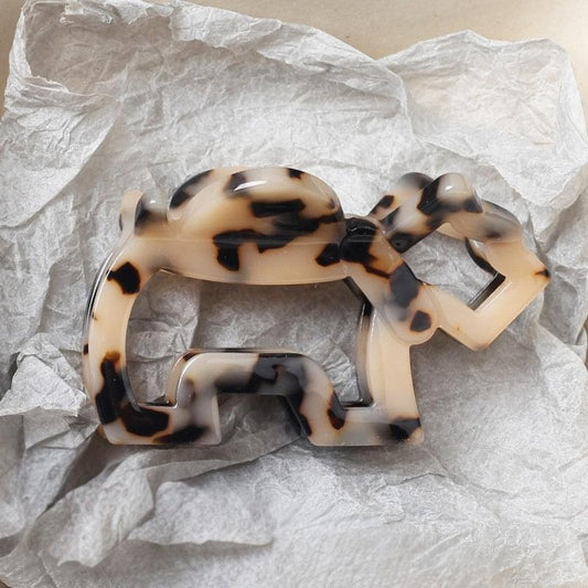 Light beige and dark brown mottled hair claw, medium size
