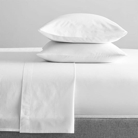 White organic cotton sheet set with flat sheet and two pillowcases
