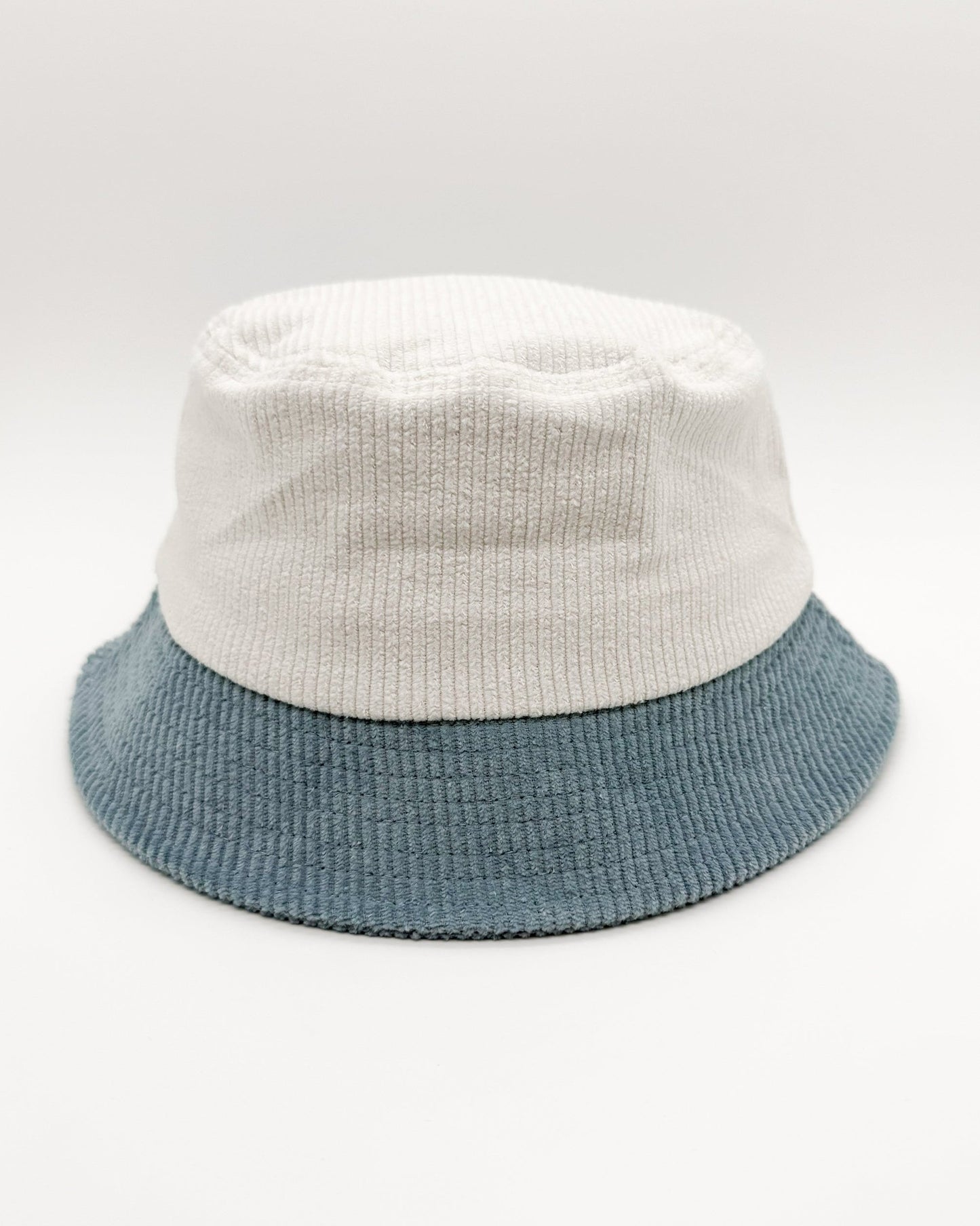 LIES STAPLE BUCKET HAT