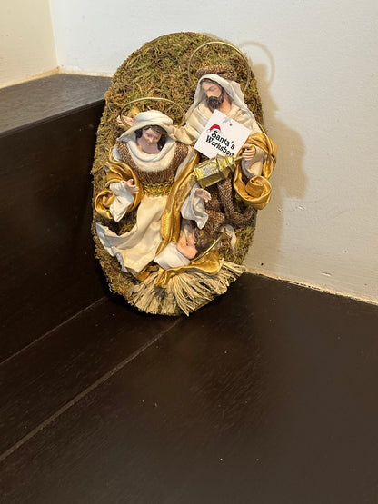 🎄 6.5" Holy Family Christmas Nativity Wreath Ornament on 10" Wall Decor – Religious Christian Hanging Decoration for Holiday Home Display ✨