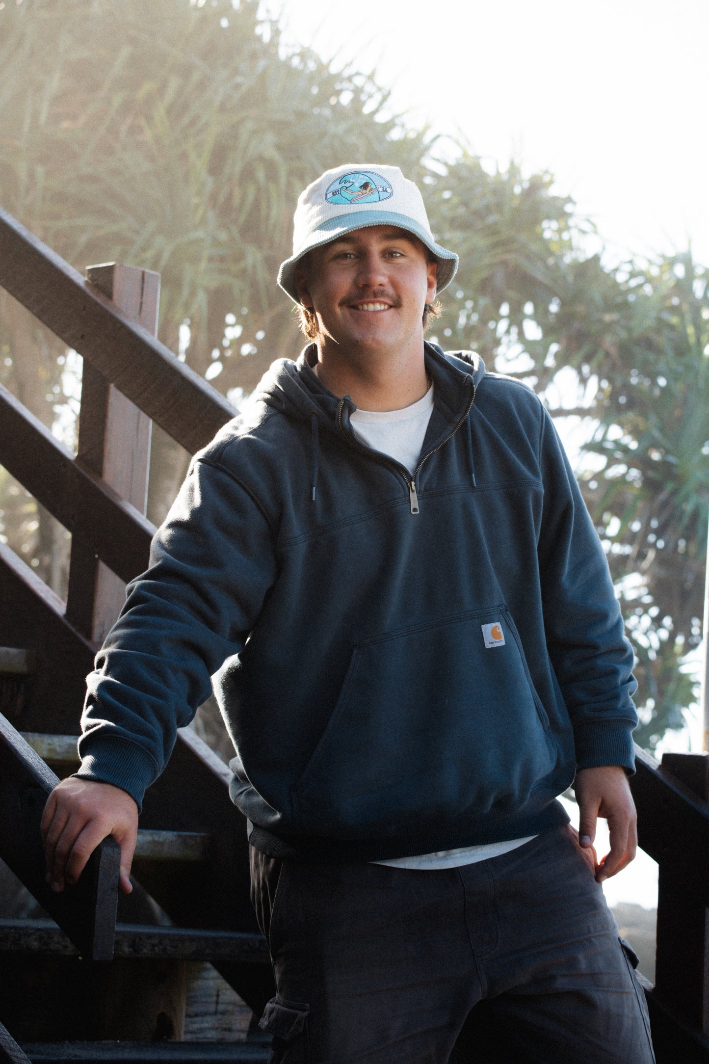 LIES STAPLE BUCKET HAT