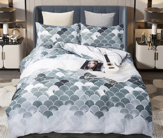 Super king quilt and duvet set, blue/white scallop pattern with matching pillowcases