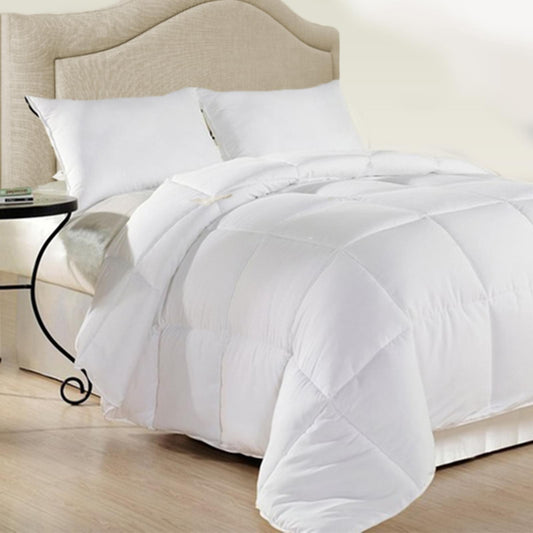White all-season quilt with box stitching and baffle construction, queen size