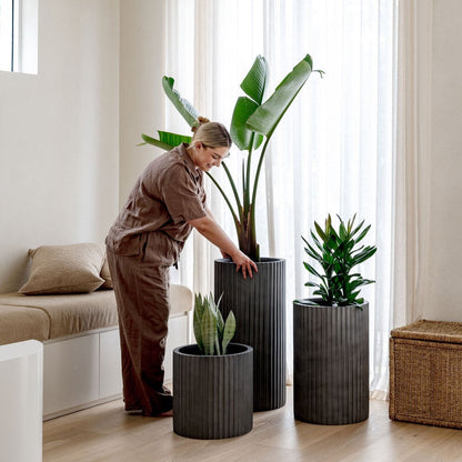 Ribbed plant pot set in charcoal with three cylindrical sizes for indoor decor