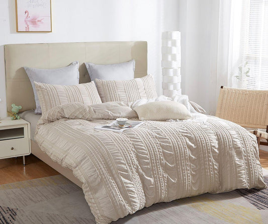 Cream embroidered striped quilt set with pillow covers, super king size
