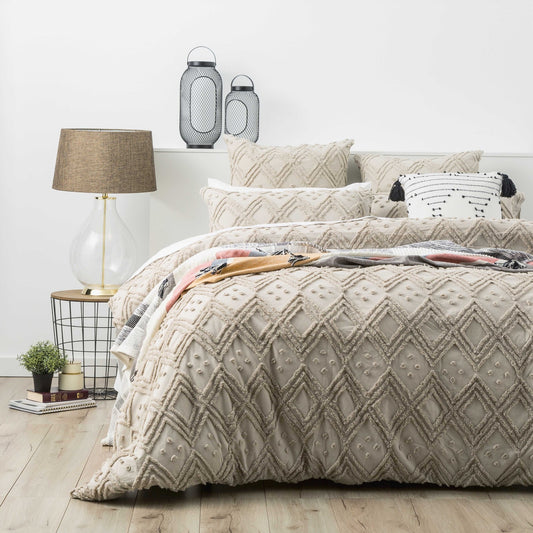 Cotton quilt cover set with tufted diamond medallion pattern in beige, vintage washed look