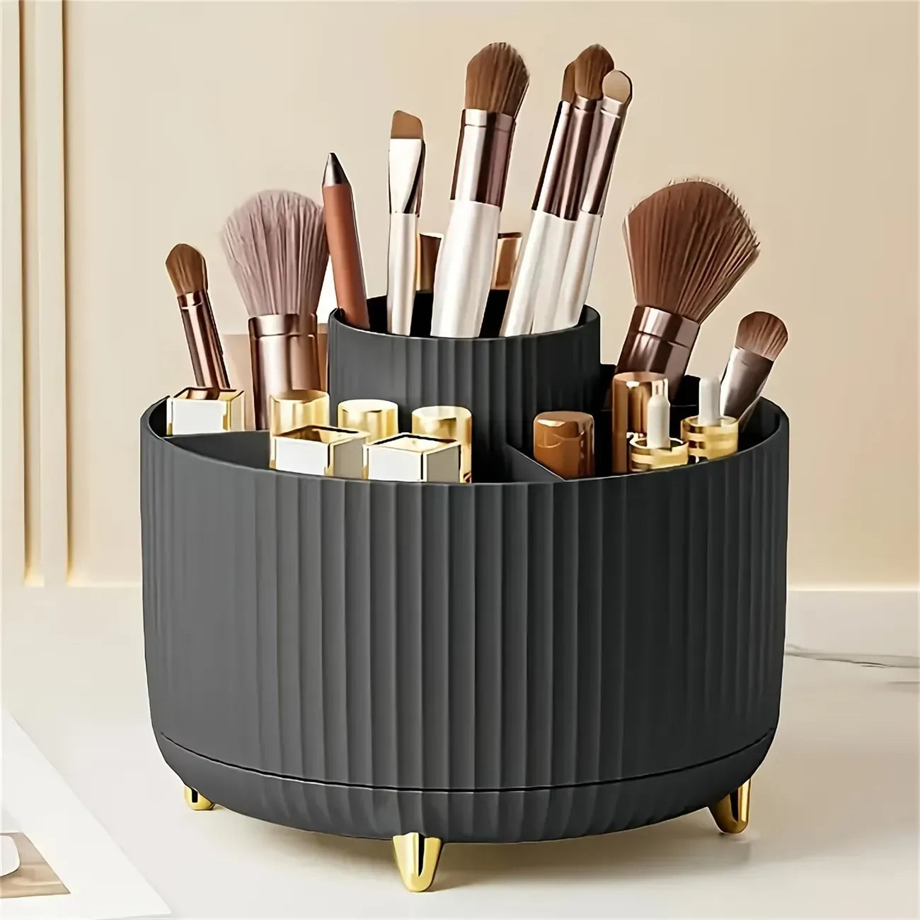 360-degree rotating makeup product storage box (black) - 1 plastic makeup storage box with 5 compartments inside - A multi-functional storage rack for makeup brushes, lipsticks, skincare products and stationery - A durable and odorless desktop storage box