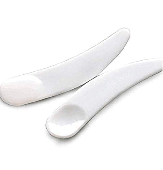 Disposable curved makeup spatula, small white plastic scoop