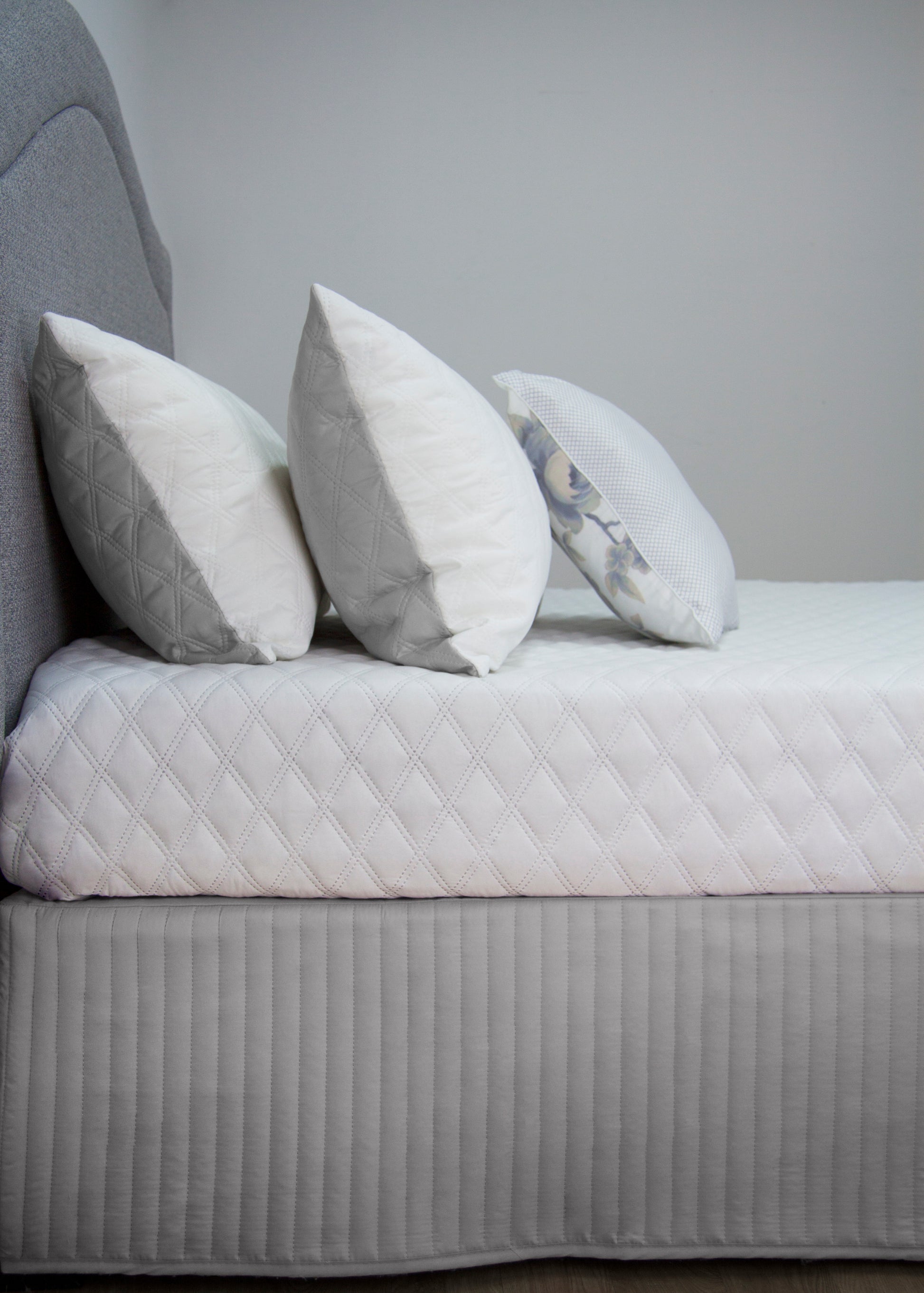 Quilted valance (King Single) in light gray with vertical channel stitching