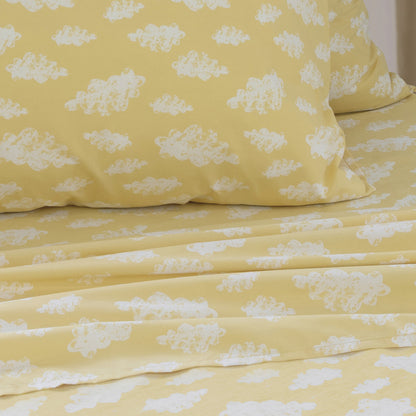 Single cloud-pattern sheet set, yellow fabric with white cloud motifs and folds