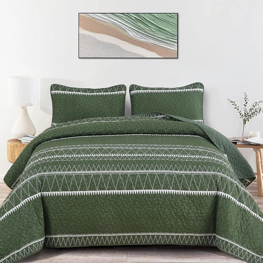 Green quilted bedspread set with two pillow shams, geometric stripe and zigzag trim